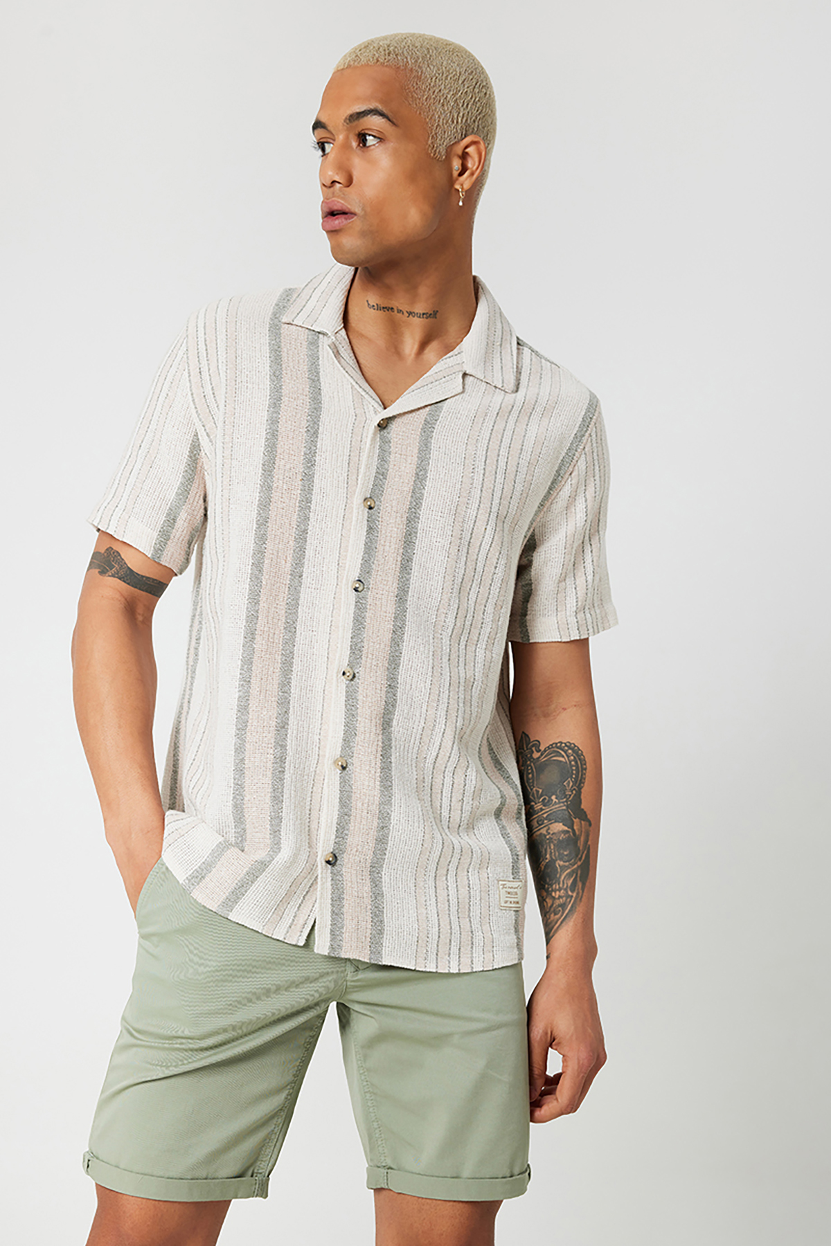 Loft Erkek Kısa Kol Gömlek LF2031472 ECR Loft Erkek Kısa Kol Gömlek LF2031472 ECR