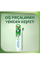 Sensodyne Nourish Sağlıklı Temizlik Diş Fırçası